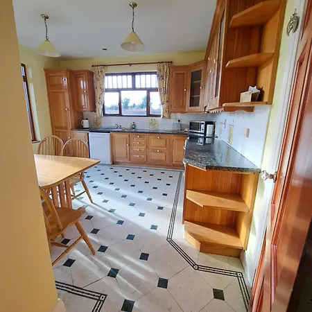 House In The Countryside كورك