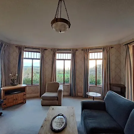 House In The Countryside *