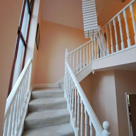 House In The Countryside *