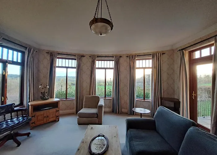 House In The Countryside *